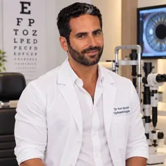 Portrait du Dr Yoni Gozlan, chirurgien-ophtalmologue à Paris 16e